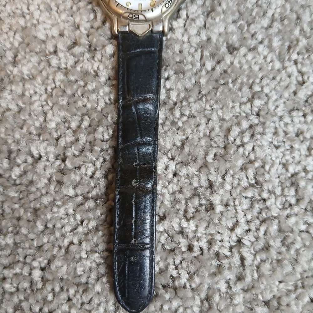 Vintage Guess Watch Professional 200 Meters for Women Water Resistnant Black - Picture 4 of 9